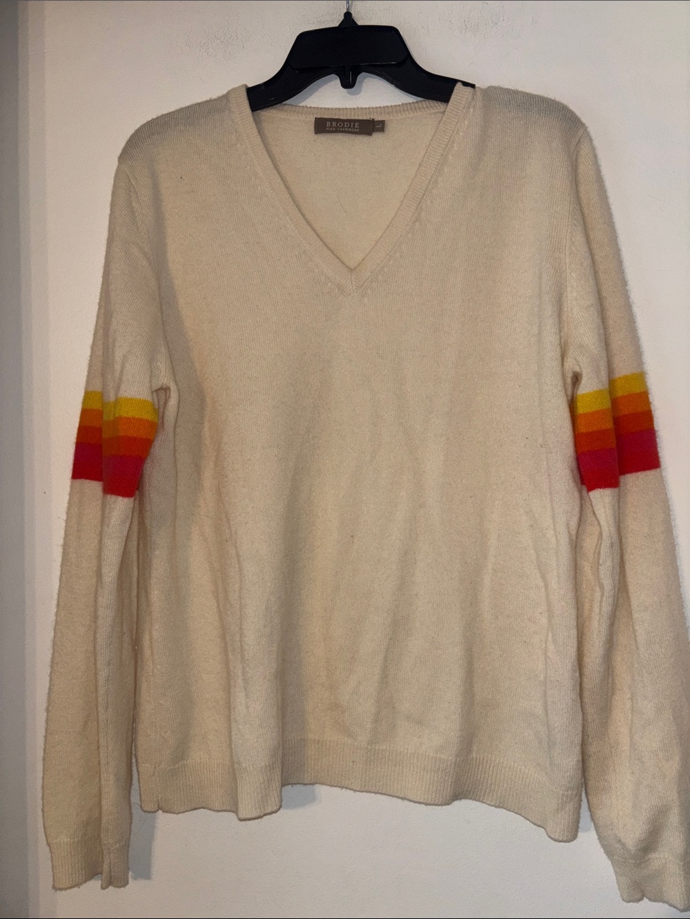 Brodie Cashmere V Neck Sweater
